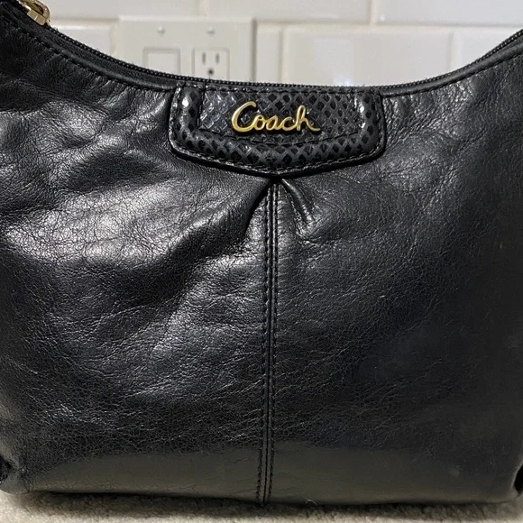 Vintage Coach Black Leather Crossbody bag with Gold Accents - Picture 2 of 9